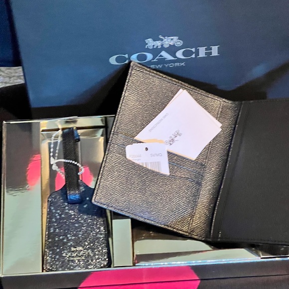 New Authentic Coach Passport Travel Set - Picture 2 of 4